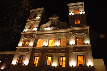 bâtiment institutionnel de murcia, de nuit